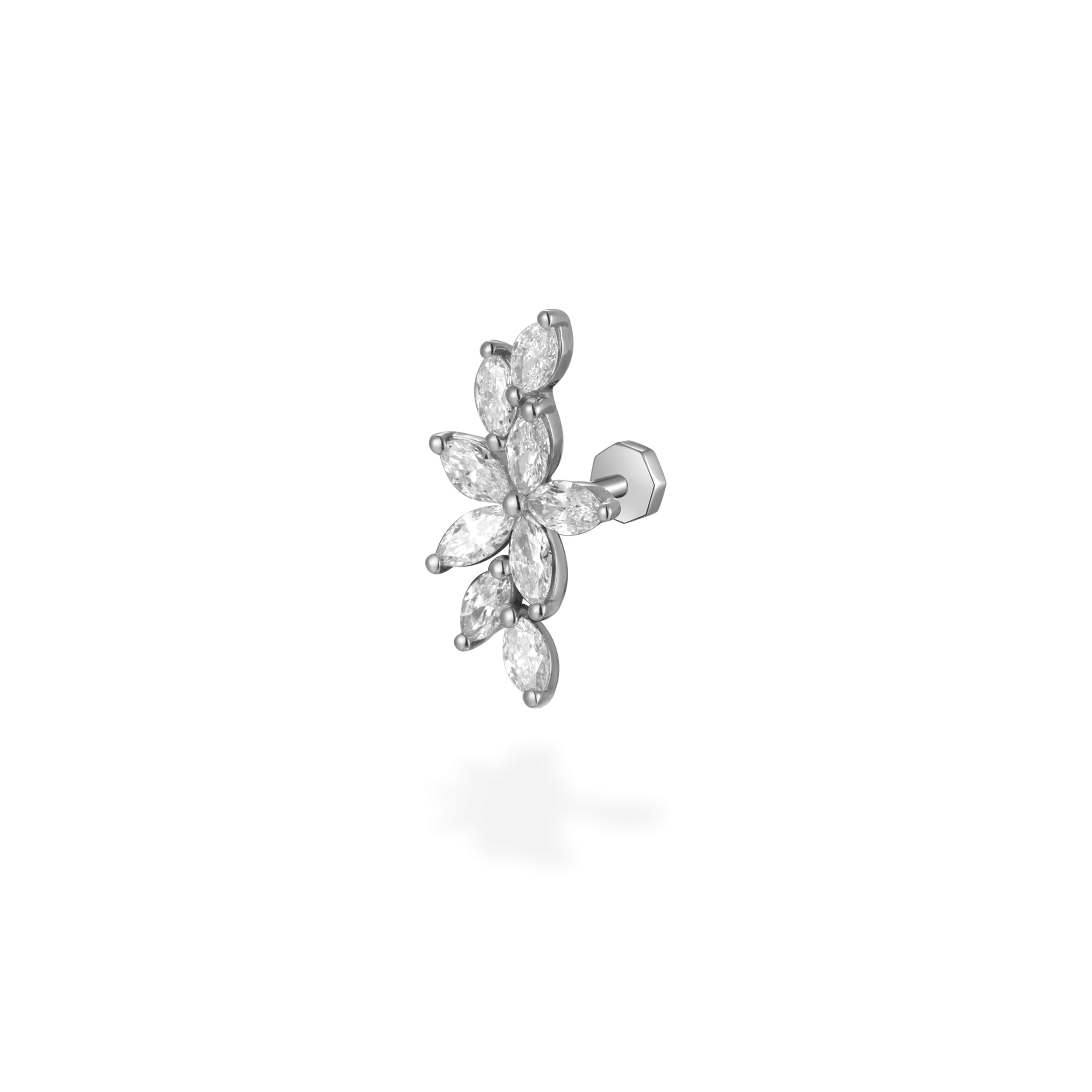 Star diamond flatback earring in 18k white gold. 平底耳環 18k純金 星形